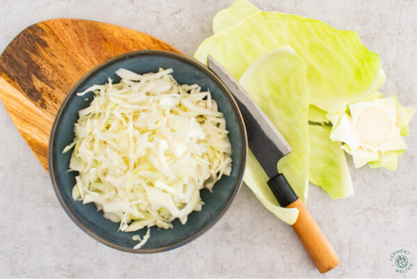 weißkohl-geschnitten-für-sauerkraut-fermentation